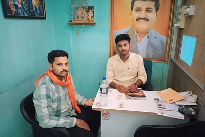 दि. ०५/०५/२०२४ रविवार रोजी DMC - आपत्ती व्यवस्थापन पथक महाराष्ट्र राज्य कार्यालय, मानोरा येथे आपत्ती व्यवस्थापन पथकांचे विशेष अधिकारी स्वप्निल सावके सर यांनी कार्यालयास भेट देली तसेच पथकांच्या कामाबद्दल चर्चा केली, प्रज्वल गावंडे DO संचालक, इतर विशेष अधिकारी उपस्थित होते..!